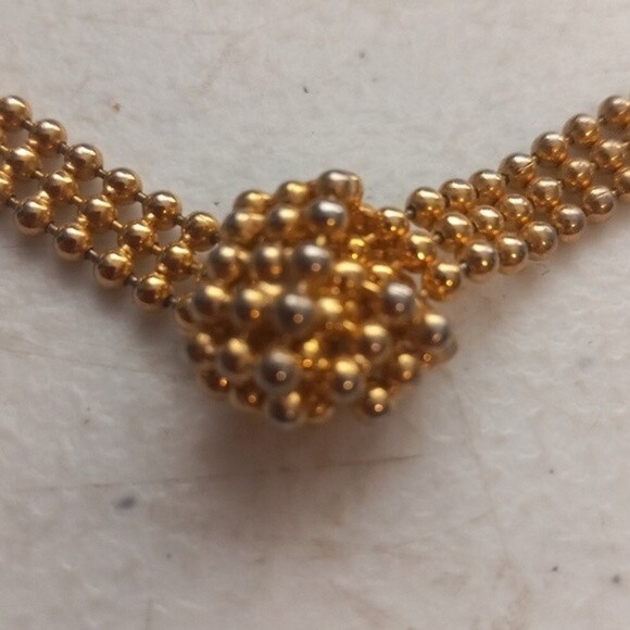 Gold tone knotted necklace - Picture 2 of 3